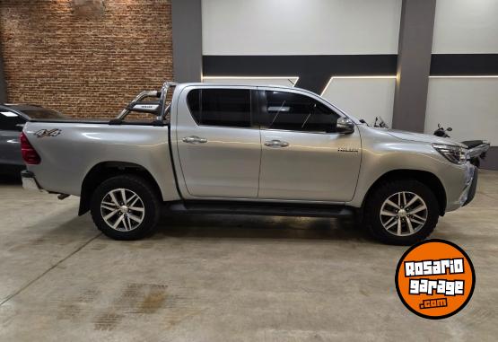 Camionetas - Toyota HILUX SRX 2.8L 4X4 AT 2016 Diesel 250000Km - En Venta