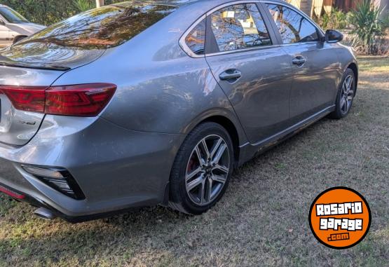 Autos - Kia cerato GTLine 2021 Nafta 140000Km - En Venta