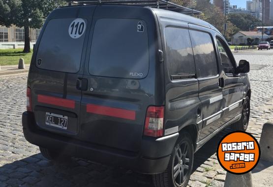 Utilitarios - Peugeot PARTNER CONFORT NAFTA 2011 Nafta 200000Km - En Venta