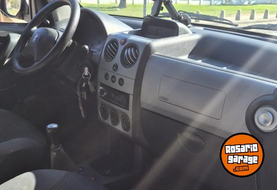 Utilitarios - Peugeot PARTNER CONFORT NAFTA 2011 Nafta 200000Km - En Venta