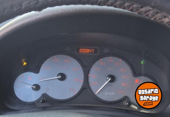 Utilitarios - Peugeot PARTNER CONFORT NAFTA 2011 Nafta 200000Km - En Venta