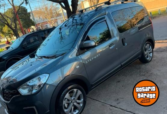 Utilitarios - Renault Kangoo Stepway 2025 GNC 9500Km - En Venta