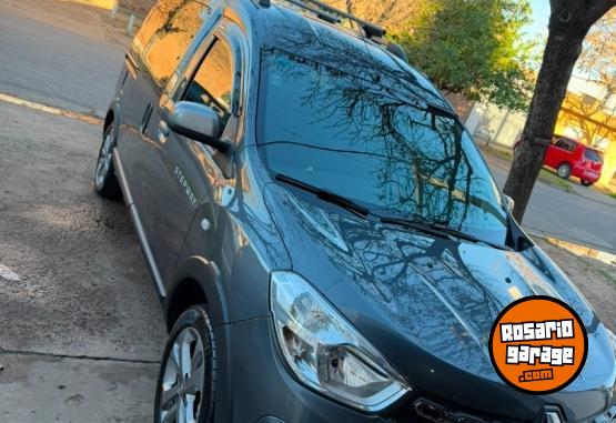 Utilitarios - Renault Kangoo Stepway 2025 GNC 9500Km - En Venta