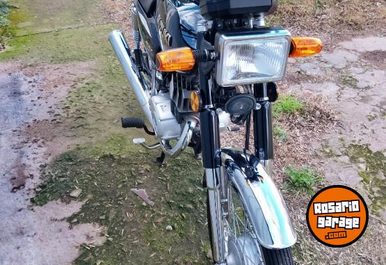 Motos - Suzuki Ax100 2023 Nafta 9500Km - En Venta