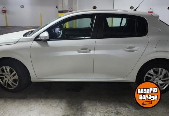Autos - Peugeot 208 2023 Nafta 4600Km - En Venta