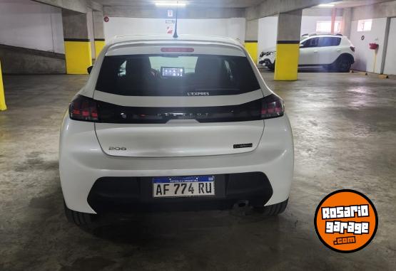 Autos - Peugeot 208 2023 Nafta 4600Km - En Venta