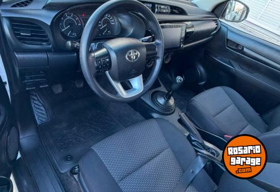Camionetas - Toyota HILUX 4X4 2023 Diesel 130000Km - En Venta