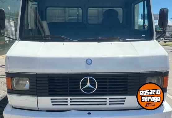 Camiones y Grúas - MERCEDES BENZ 710 DIÉSEL FURGÓN AÑO 2013 - En Venta