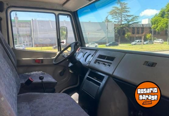 Camiones y Grúas - MERCEDES BENZ 710 DIÉSEL FURGÓN AÑO 2013 - En Venta