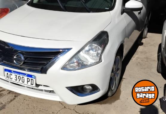 Autos - Nissan versa pure drive f2 2018 GNC 80000Km - En Venta