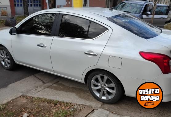 Autos - Nissan versa pure drive f2 2018 GNC 80000Km - En Venta
