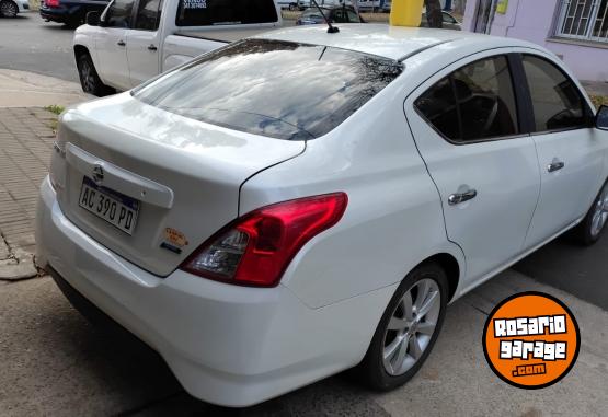 Autos - Nissan versa pure drive f2 2018 GNC 80000Km - En Venta