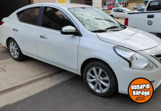 Autos - Nissan versa pure drive f2 2018 GNC 80000Km - En Venta
