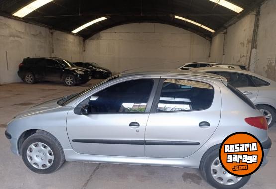 Autos - Peugeot 206 2010 Nafta 198000Km - En Venta