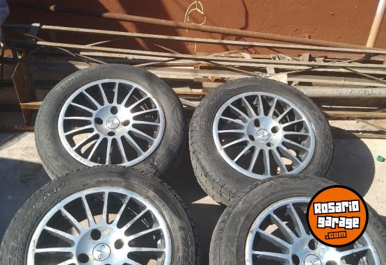 Accesorios para Autos - Vendo 4 llantas con cubiertas. - En Venta