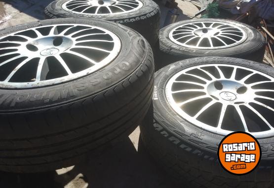 Accesorios para Autos - Vendo 4 llantas con cubiertas. - En Venta