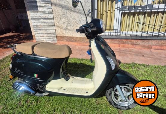 Motos - Motomel Strato euro 2024 Nafta 9000Km - En Venta