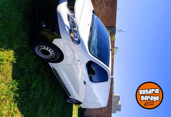 Utilitarios - Peugeot Expert 2022 Diesel 74000Km - En Venta