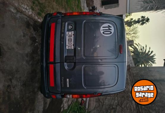Utilitarios - Renault Kangoo 5 asientos 2013 GNC 185000Km - En Venta