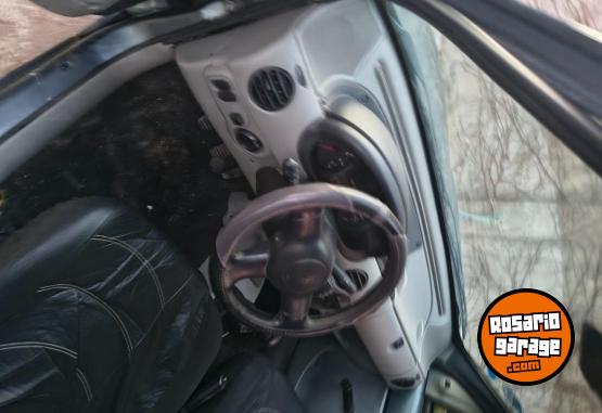 Utilitarios - Renault Kangoo 5 asientos 2013 GNC 185000Km - En Venta