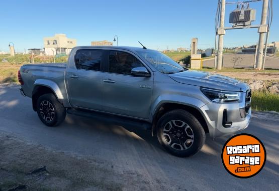 Camionetas - Toyota Hilux SRX 4x4 at 2025 Diesel 22200Km - En Venta