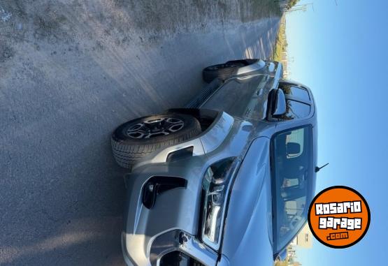 Camionetas - Toyota Hilux SRX 4x4 at 2025 Diesel 22200Km - En Venta