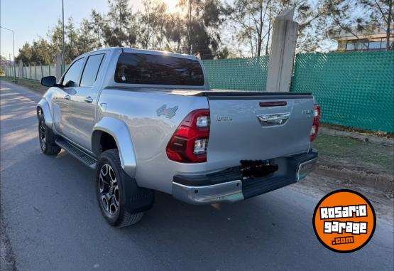 Camionetas - Toyota Hilux SRX 4x4 at 2025 Diesel 22200Km - En Venta