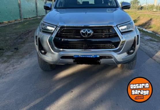 Camionetas - Toyota Hilux SRX 4x4 at 2025 Diesel 22200Km - En Venta