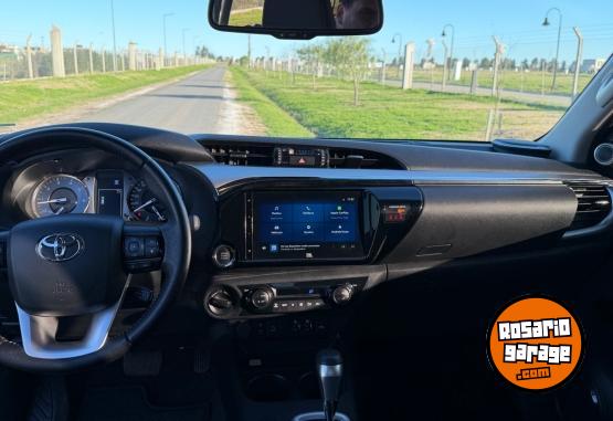 Camionetas - Toyota Hilux SRX 4x4 at 2025 Diesel 22200Km - En Venta