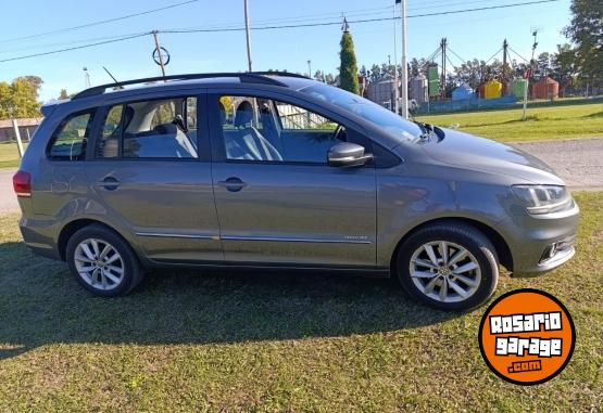 Autos - Volkswagen Suran highline 2015 Nafta 108000Km - En Venta