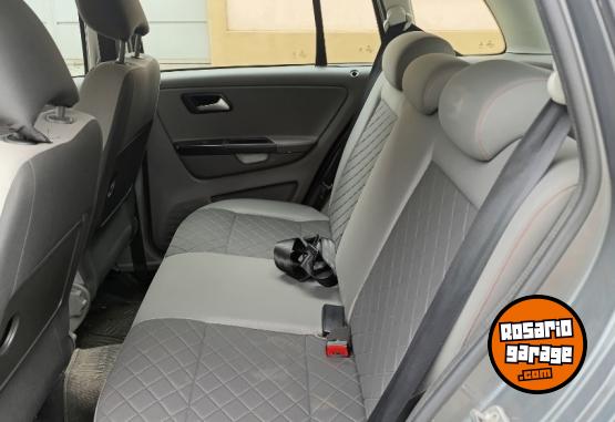 Autos - Volkswagen Suran highline 2015 Nafta 108000Km - En Venta