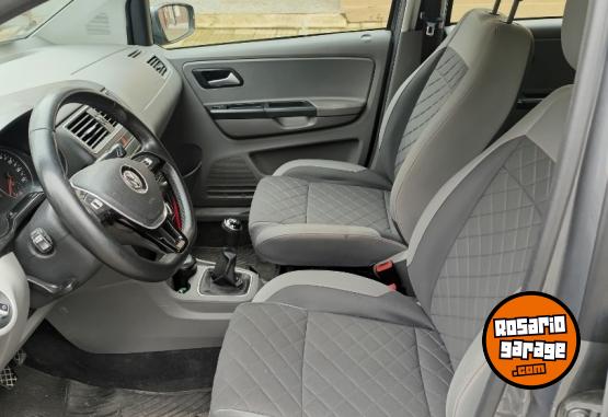 Autos - Volkswagen Suran highline 2015 Nafta 108000Km - En Venta