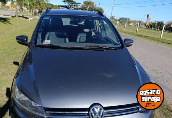 Autos - Volkswagen Suran highline 2015 Nafta 108000Km - En Venta