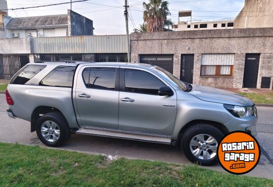 Camionetas - Toyota Hilux SR, 2020 Diesel 66400Km - En Venta