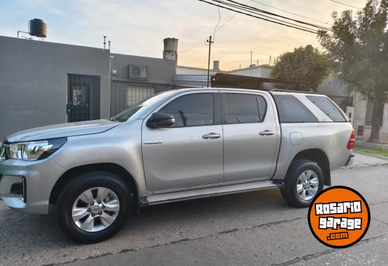 Camionetas - Toyota Hilux SR, 2020 Diesel 66400Km - En Venta