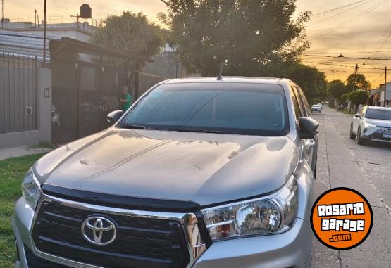 Camionetas - Toyota Hilux SR, 2020 Diesel 66400Km - En Venta