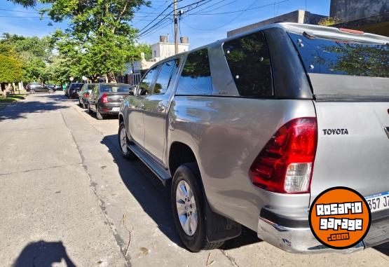 Camionetas - Toyota Hilux SR, 2020 Diesel 66400Km - En Venta