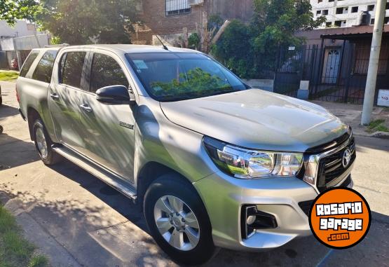 Camionetas - Toyota Hilux SR, 2020 Diesel 66400Km - En Venta