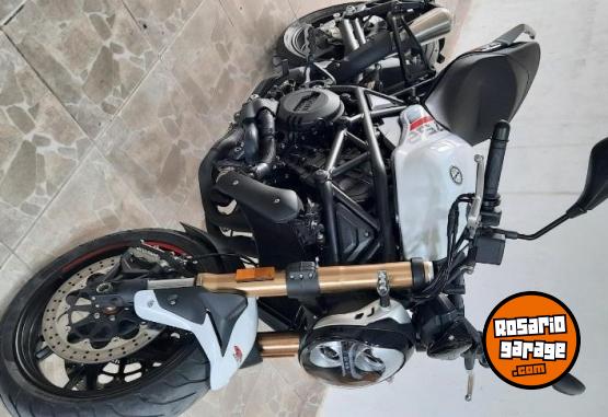Motos - Benelli 752s 2022 Nafta 2400Km - En Venta