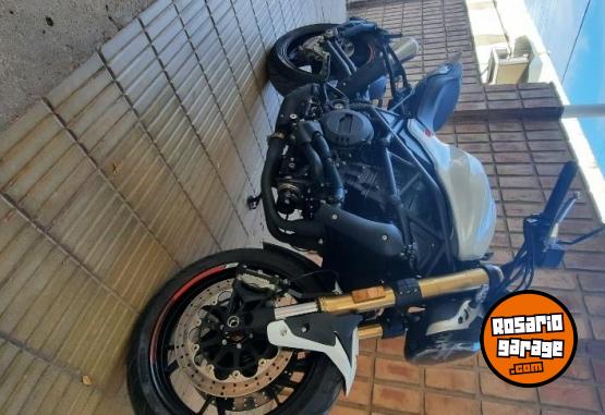 Motos - Benelli 752s 2022 Nafta 2400Km - En Venta