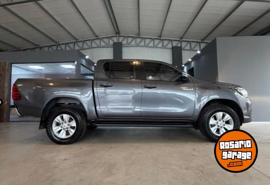 Camionetas - Toyota Hilux SRV D/C 2019 Diesel 124500Km - En Venta