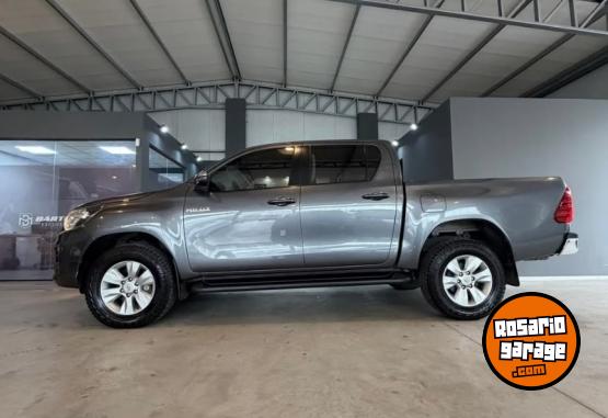 Camionetas - Toyota Hilux SRV D/C 2019 Diesel 124500Km - En Venta