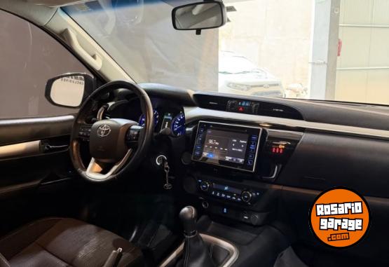 Camionetas - Toyota Hilux SRV D/C 2019 Diesel 124500Km - En Venta