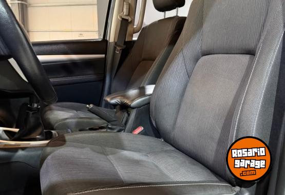 Camionetas - Toyota Hilux SRV D/C 2019 Diesel 124500Km - En Venta