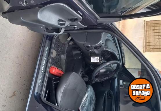 Utilitarios - Renault Kangoo 2015 GNC 228000Km - En Venta