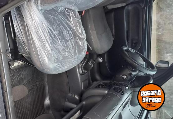 Utilitarios - Renault Kangoo 2015 GNC 228000Km - En Venta