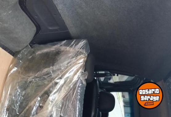 Utilitarios - Renault Kangoo 2015 GNC 228000Km - En Venta