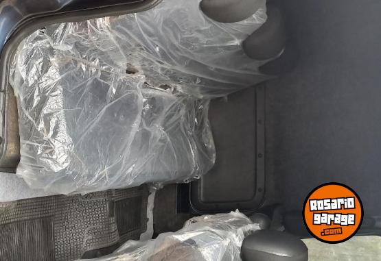 Utilitarios - Renault Kangoo 2015 GNC 228000Km - En Venta