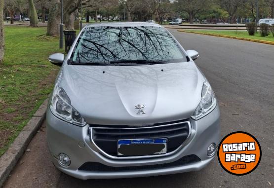 Autos - Peugeot 208 2016 Nafta 140000Km - En Venta