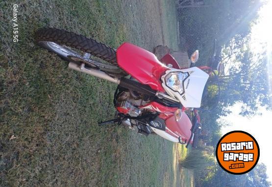 Motos - Honda Tornado 250 2024 Nafta 800Km - En Venta